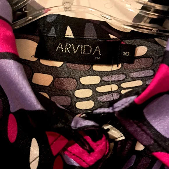 Polyester patterned button down blouse - Picture 3 of 6